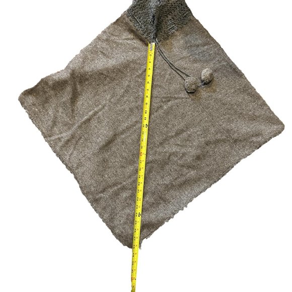 Vtg Brown Wool Poncho Crochet Collar Pom Poms Fringe One Size Possibly Handmade - Picture 8 of 9